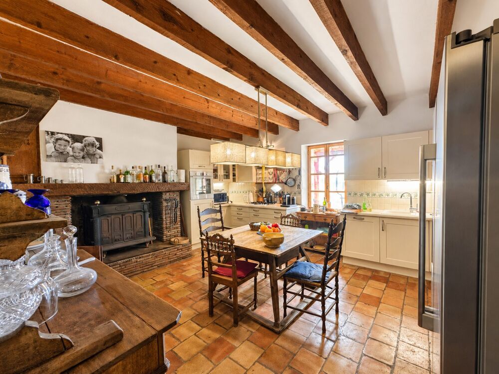 Vente Maison Une spacieuse maison en pierre avec un gîte et une grange Bourgougnague