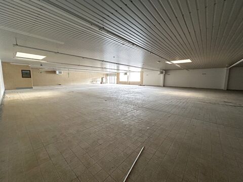 La Souterraine : Local 1000m&sup2; avec grand parking 2917 23300 La souterraine
