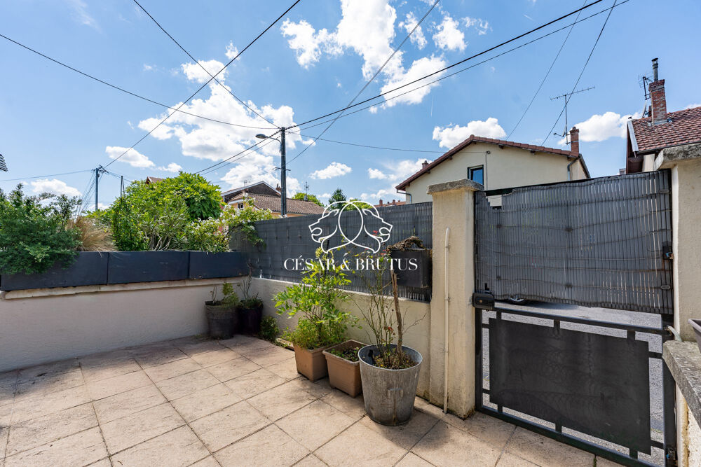 VILLEURBANNE - Maison sur 4 niveaux - 3 grandes chambres