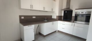  Appartement à louer 4 pièces 82 m²