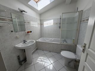  Appartement à louer 3 pièces 70 m²