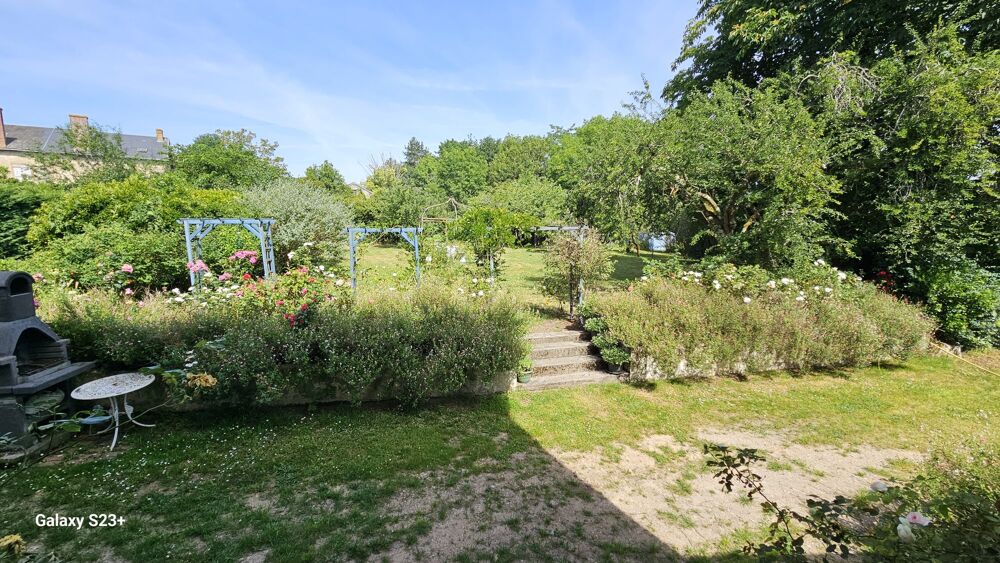 ELEGANTE MAISON EN PIERRE AVEC JARDIN ET PISCINE