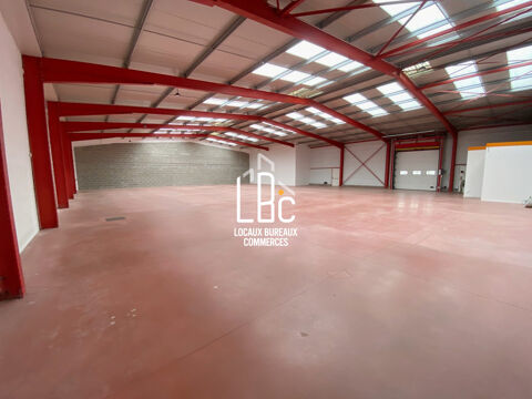 Ch&acirc;teaubriant - &Agrave; louer local commercial 709 m&sup2; 3208 44110 Châteaubriant