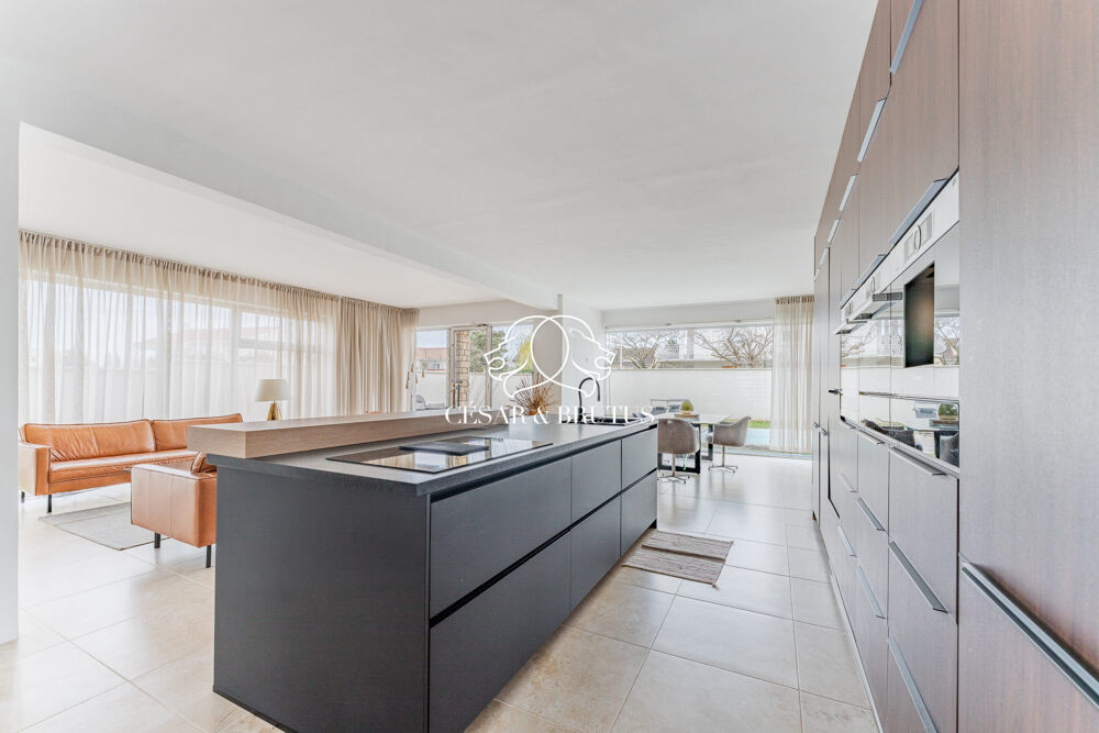 Maison de 350 m² avec piscine et appartement T2 indépendant