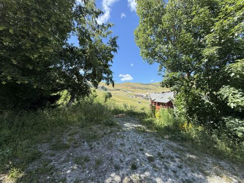   Terrain constructible face aux pistes 