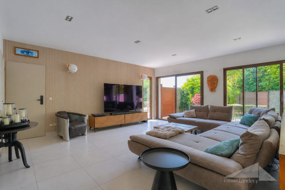 à vendre  Maison Prévessin-Moëns (01280)