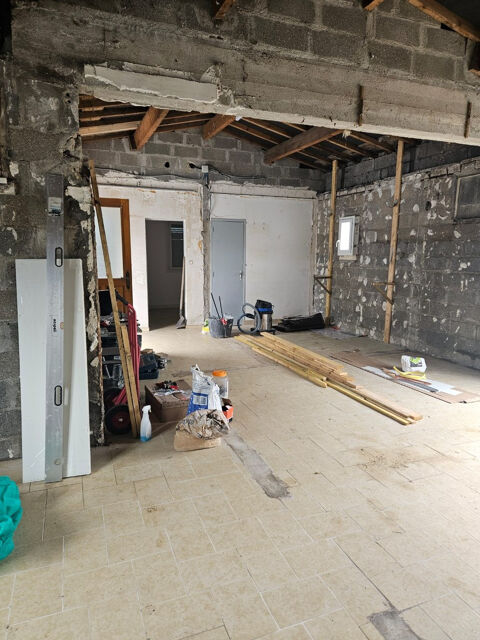   Local de stockage + bureau Chaniers 60 m² 