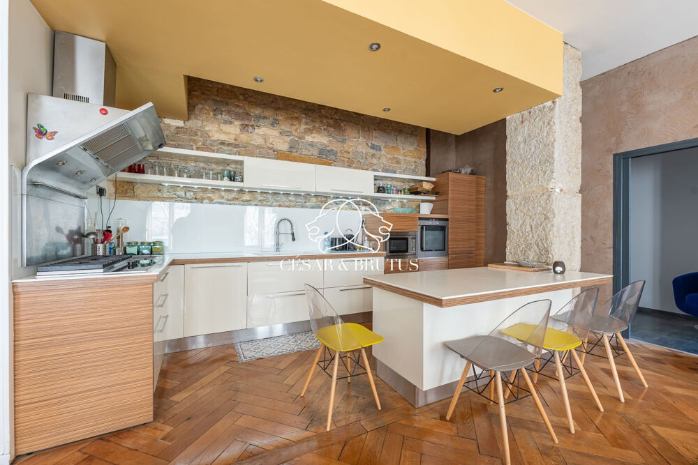 LYON 03 - Appartement 6 pièces de 153 m² avec balcon, caves et
