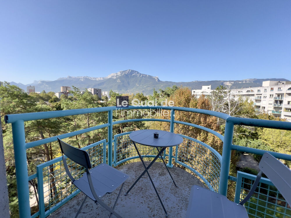 Location Appartement A LOUER, Studio Rénové et Meublé, dernier étage avec terrass Grenoble