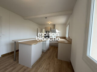  Maison à louer 6 pièces 132 m²