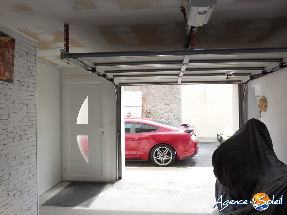 Maison de ville traversante avec garage et local commercial