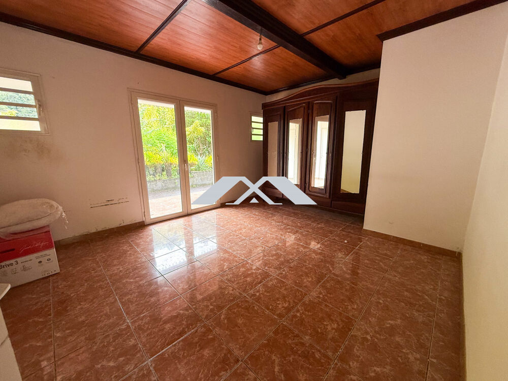 Investissement à Salazie  maison 400 m², terrain 2433 m²,