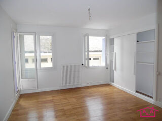 Appartement à louer 5 pièces 76 m²