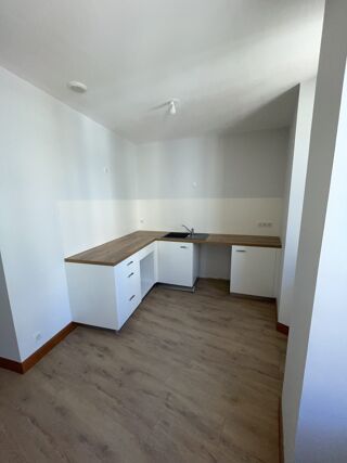  Appartement à louer 4 pièces 103 m²