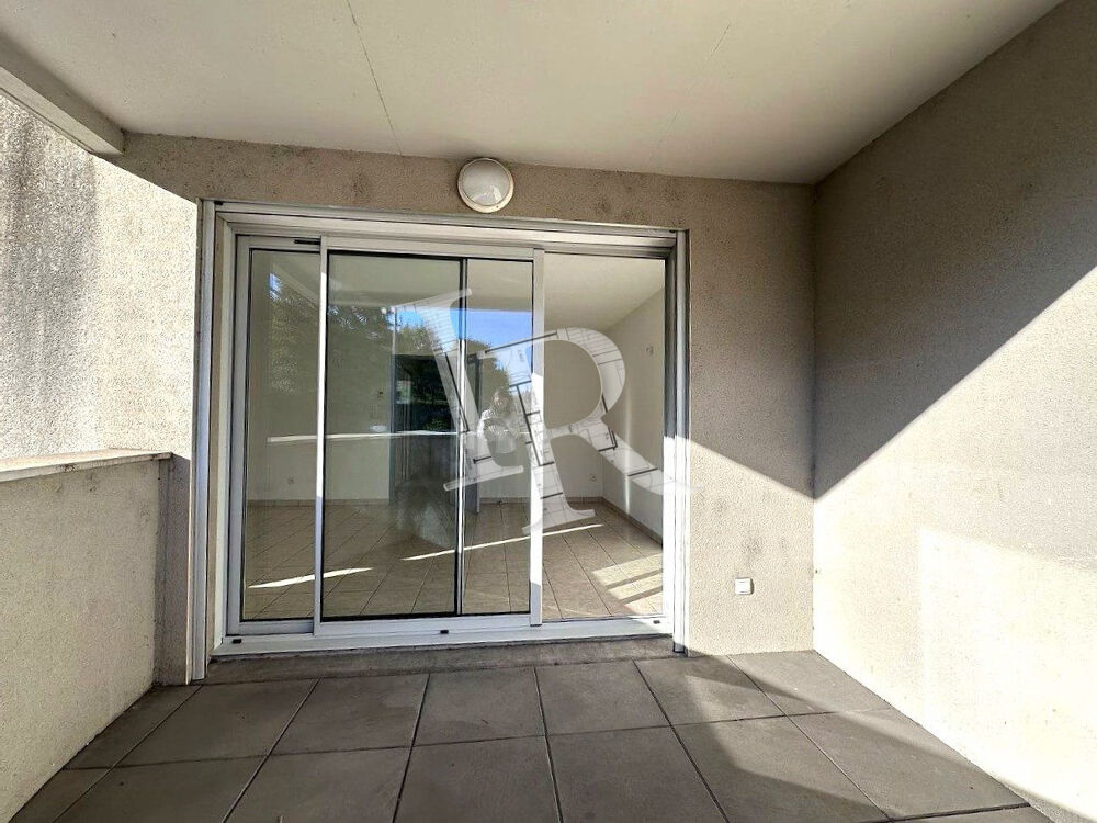 Grand T2 avec terrasse et emplacement de parking