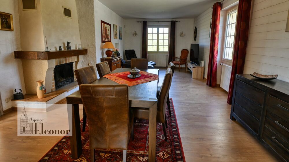 Maison familiale de 208 m² avec piscine et garage  Monbazill