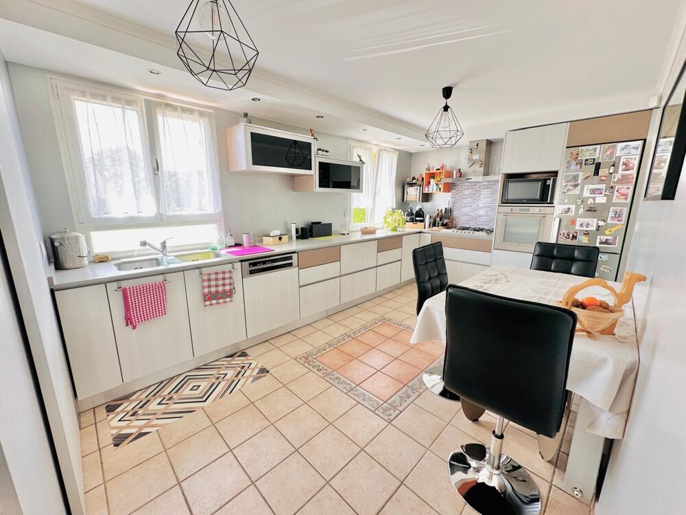 LAIGNEVILLE. Maison 5 pièces de 120 m², sur terrain de 713 m²