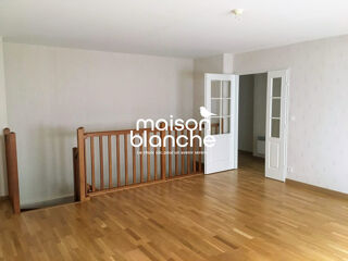  Appartement à louer 3 pièces 75 m²