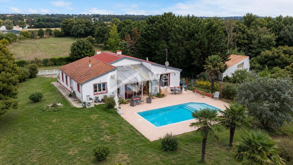 Grande maison 226 m² avec piscine à quelques minutes des Sable