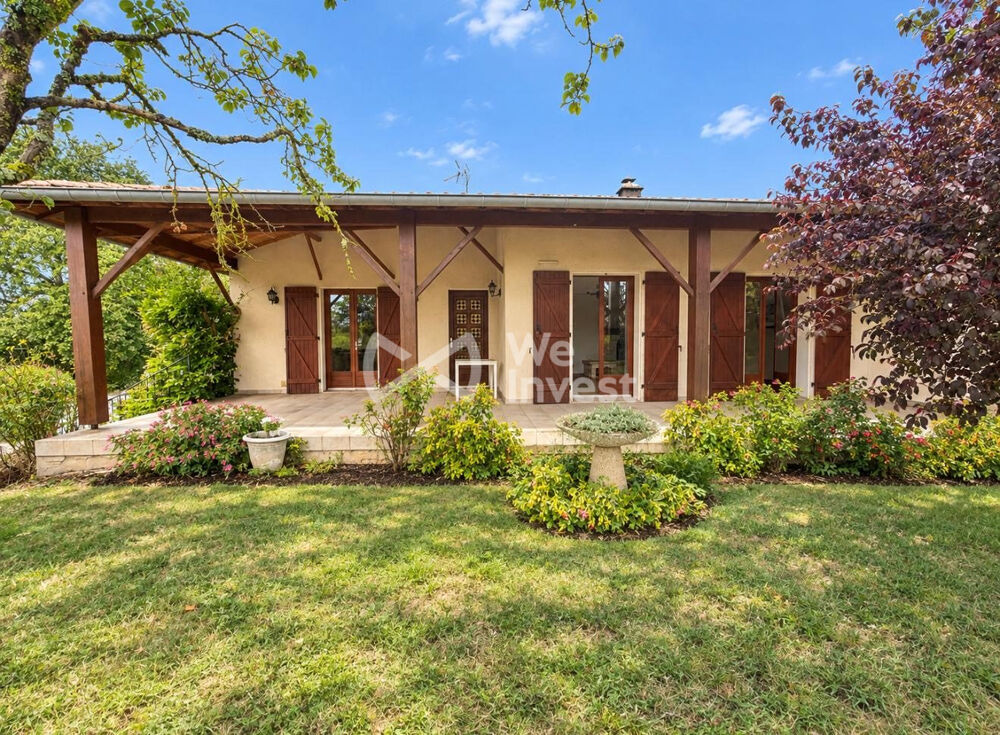 Maison traditionnelle  Parcelle arborée de plus de 2 200 m²
