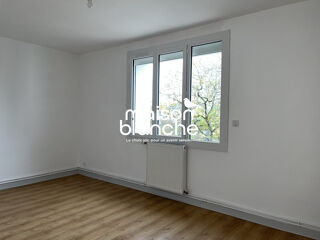  Appartement à louer 4 pièces 120 m²