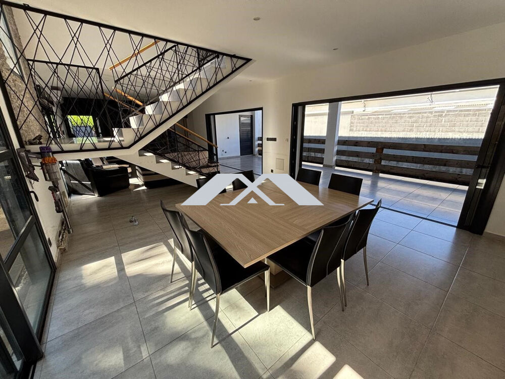 VILLA F8 CONTEMPORAINE DE STANDING BASSIN PLAT