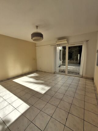  Appartement à louer 1 pièce 64 m²