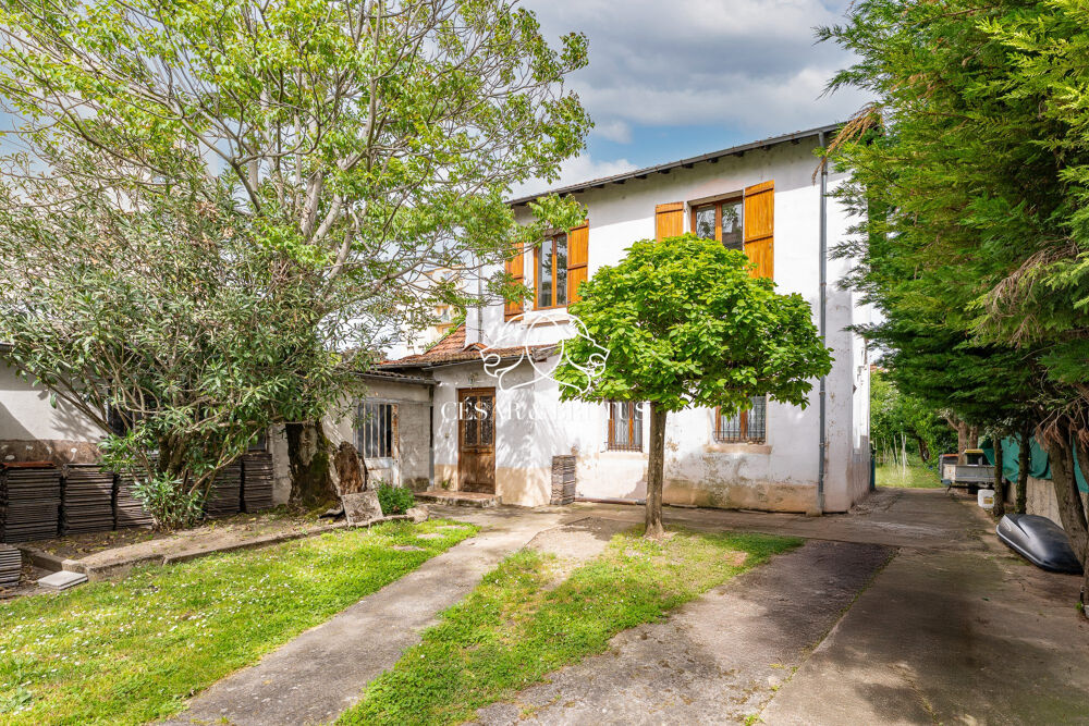 VILLEURBANNE - Maison 6 pièces de 181 m² avec jardin, garages