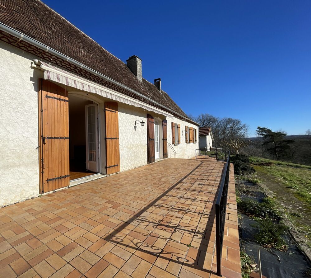 Située dans un charmant hameau surplombant Mouleydier (a pied p