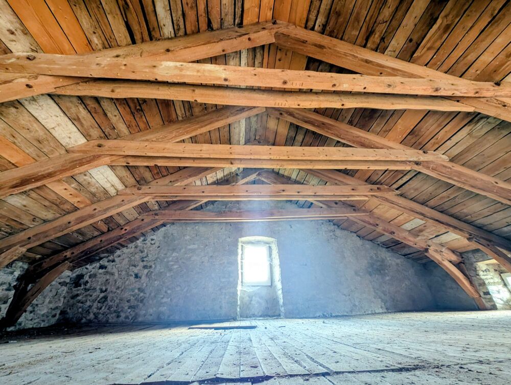 Maison de village avec terrain et grange