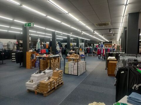 Vente d'un spacieux b&acirc;timent commercial compos&eacute; de 4 niveaux ! 274000 87200 Saint-junien