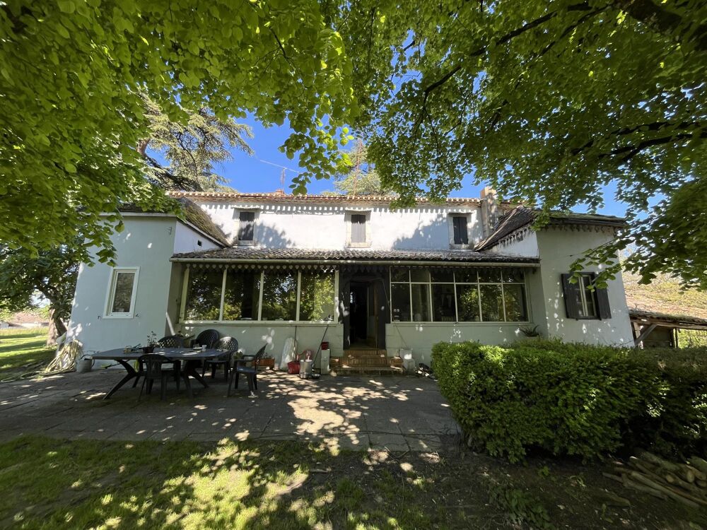 Vente Maison Maison de charme avec dépendances sur 1 hectare. Monbahus