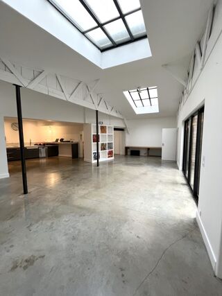  Appartement à louer 7 pièces 214 m²