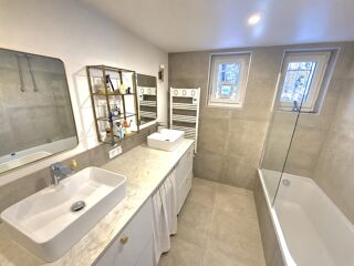  Appartement à louer 3 pièces 80 m²
