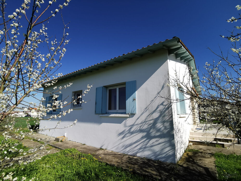 Médis  charmante maison à rénover sur un grand terrain.