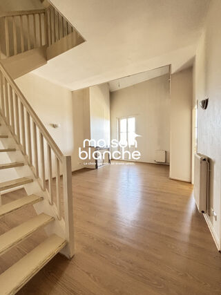  Appartement à louer 4 pièces 95 m²