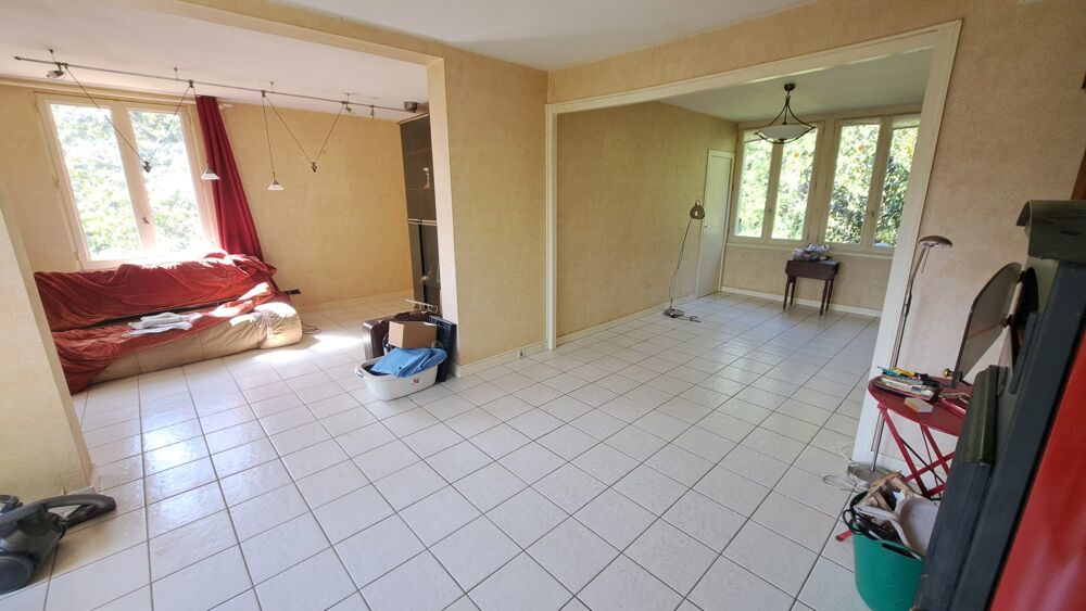 Proproiété avec dépendances et piscine