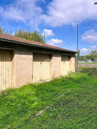  Parking / Garage � vendre 120 m� Thizy-les-bourgs