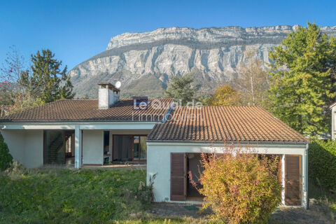   Maison 6 pi�ces de 213 m� avec piscine, grand jardin et vue su Maison - 5 pi�ce(s) - 213 m�