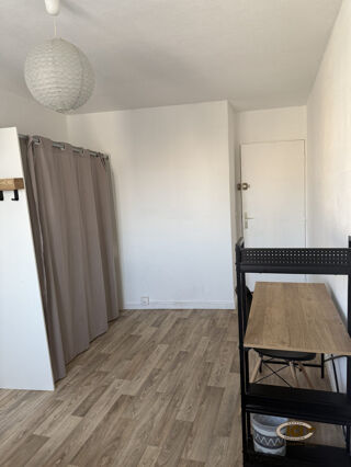  Appartement à louer 5 pièces 104 m²