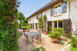  Maison  vendre 9 pices 285 m