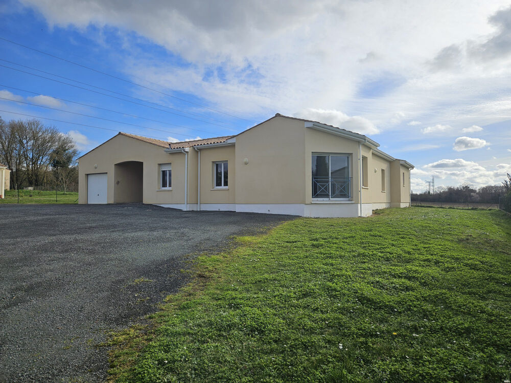  SAINTES, Bureaux de 220 m² au calme avec parking privé Saintes
