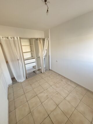  Immeuble � vendre 77 m�