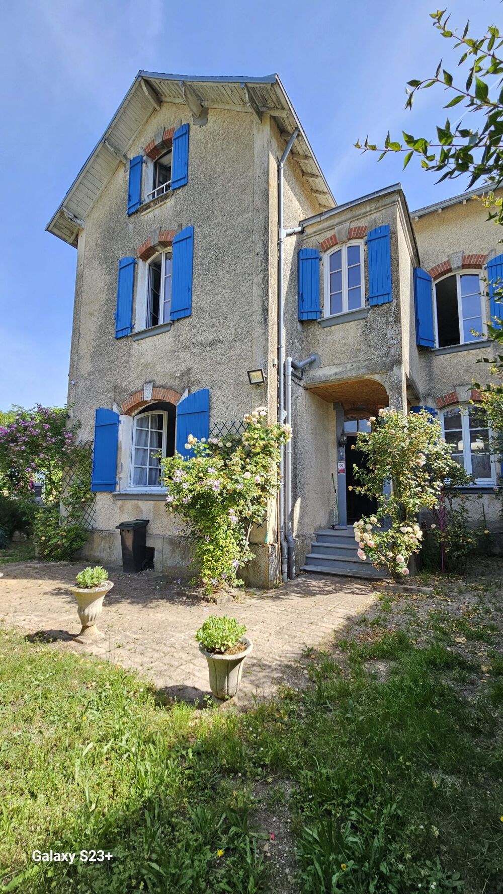 ELEGANTE MAISON EN PIERRE AVEC JARDIN ET PISCINE
