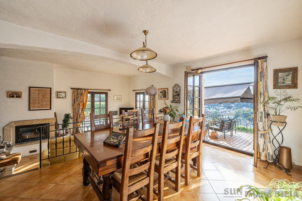 A vendre sur la Côte d'Azur, jolie maison provencale mitoyenne