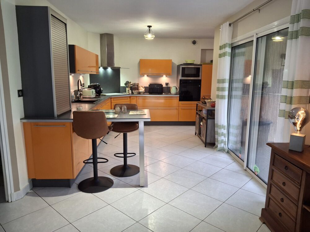 Vente Maison Villa spacieuse et lumineuse 4 chambres + bureau avec piscine Bias