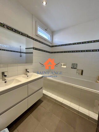  Appartement à louer 4 pièces 90 m²