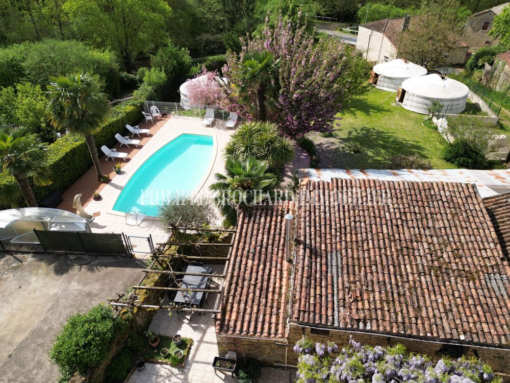 bel ensemble immobilier en pierres