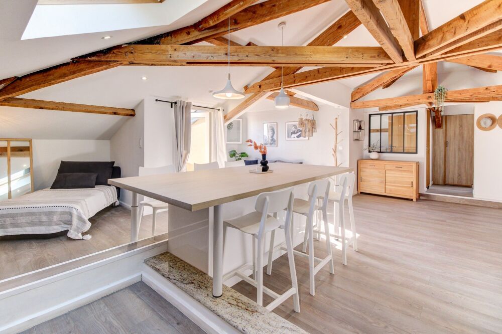 Location Appartement Parc Chambrun : 3 pièces rénové en dernier étage avec vue Nice