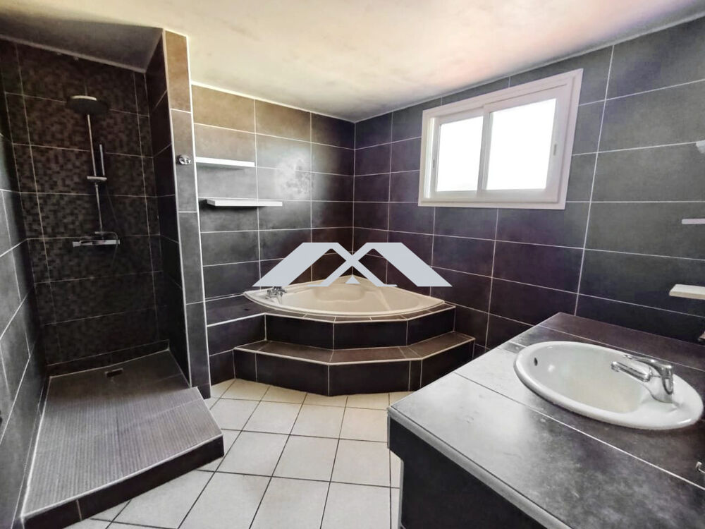 Location Maison Villa meublée F6 avec piscine et vue océan à La Rivière Saint-louis